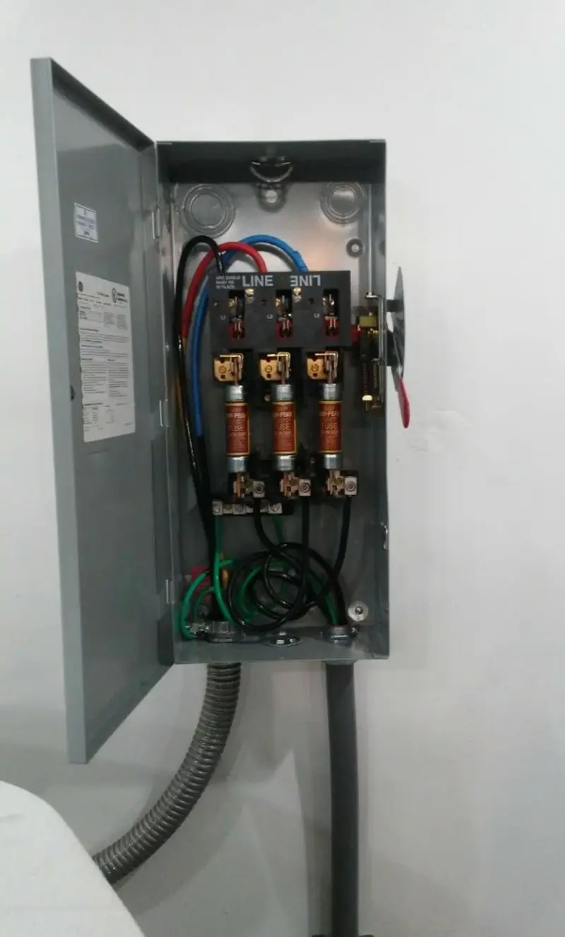 Three-phase disconnect switch installed for Smoke Detector Installation in Coloma